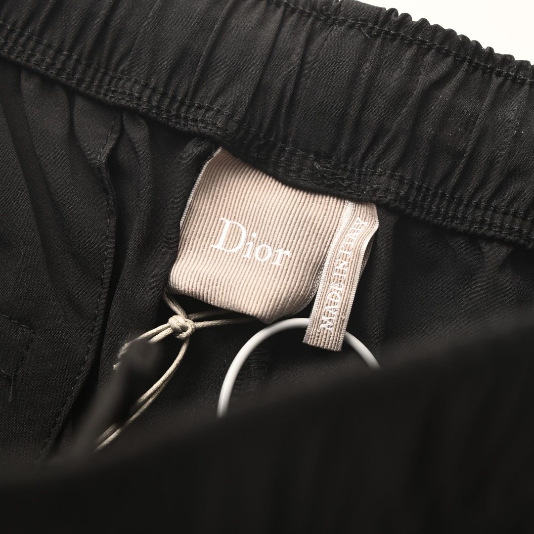 DIOR 사이드 레터링 지퍼 포켓 자수 쇼츠