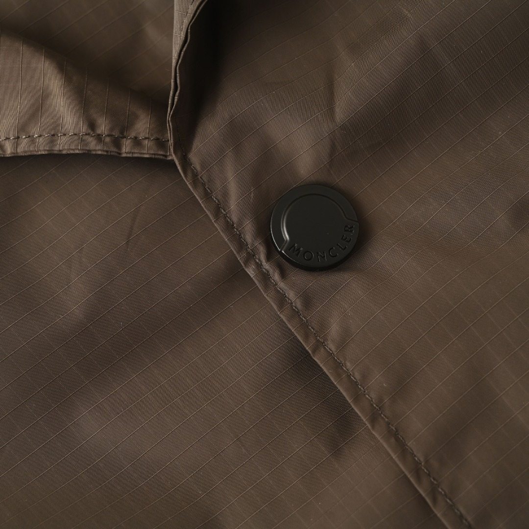 MONCLER 로고 패치 포켓 반팔티