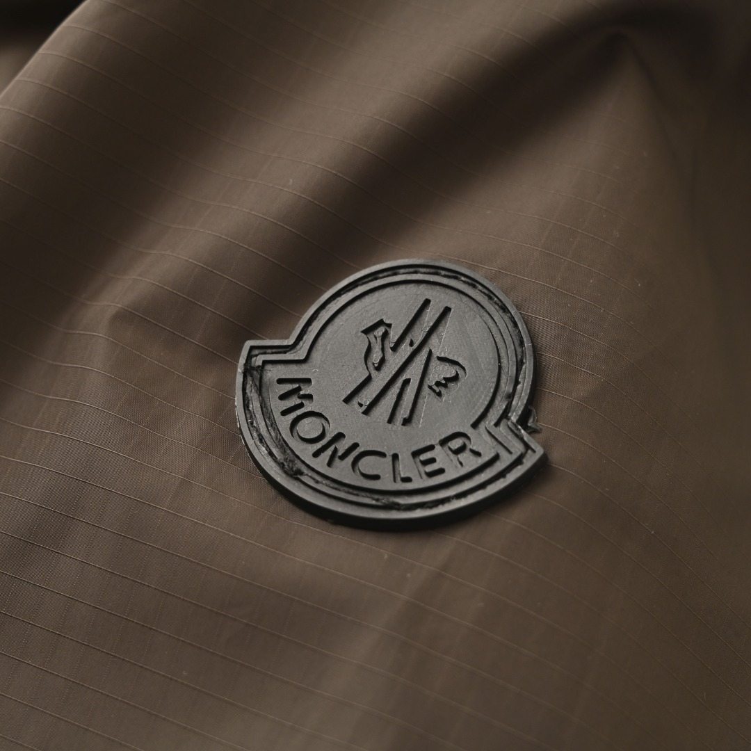 MONCLER 로고 패치 포켓 반팔티